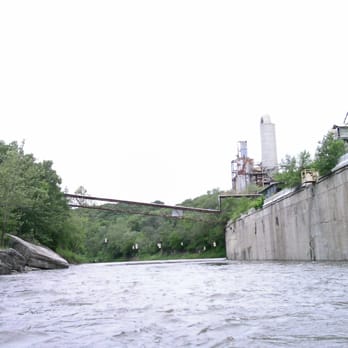 Vermillion River Rafting - Looking back on the dam - Rafting/Kayaking Near Me - Oglesby, Illinois