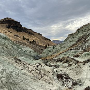John Day Fossil Beds National Monument - Sheep Rock Unit - Blue Basin - Hiking Near Me - Mitchell, Oregon John Day Fossil Beds National Monument - Sheep Rock Unit - Blue Basin - Hiking Near Me - Mitchell, Oregon
