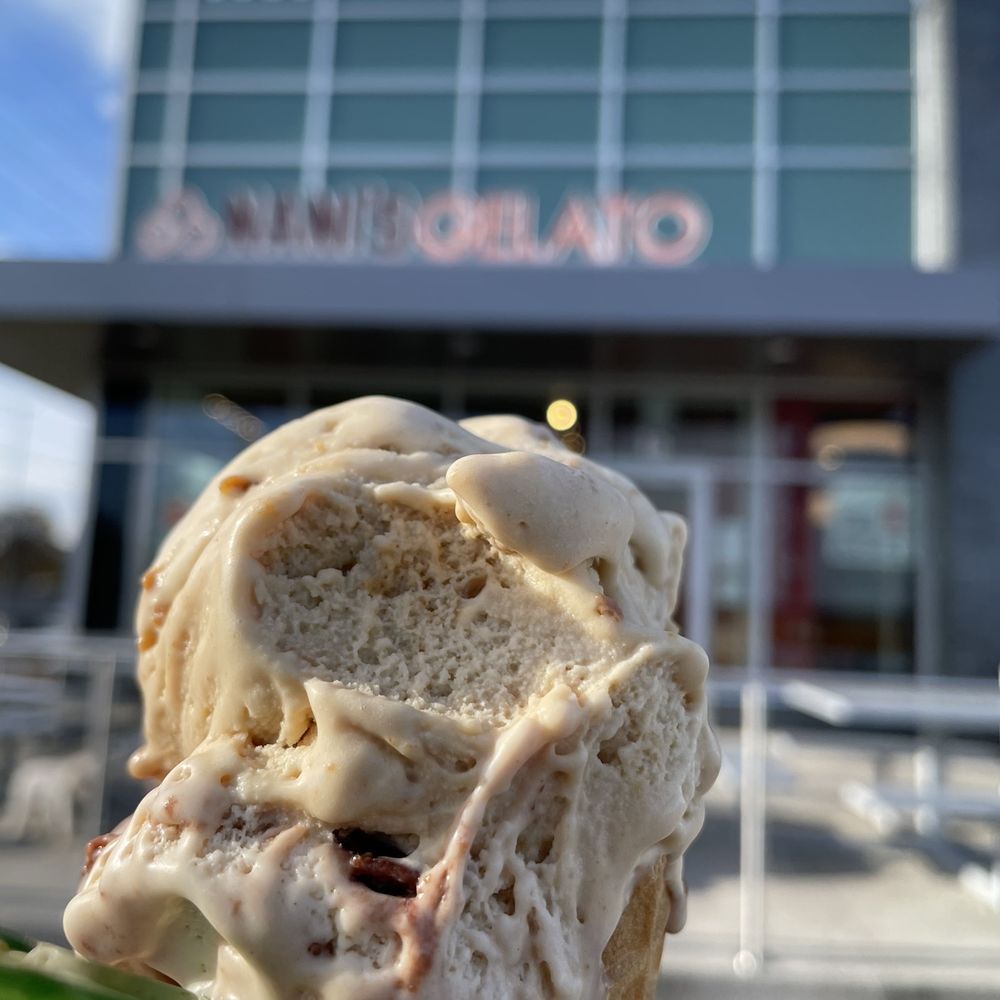 Single scoop cone Single scoop cone