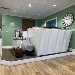 O'Laire Chiropratic - Front desk