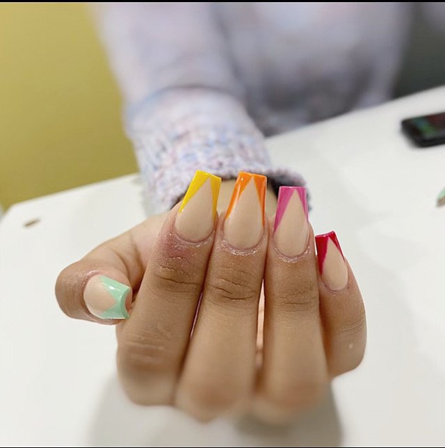 Diamond Nails & Spa Logo