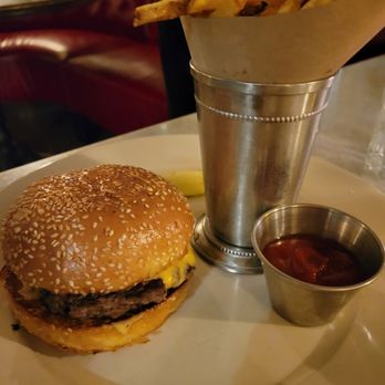 Walloon's Restaurant - Burger - Seafood Near Me - Fort Worth, Texas