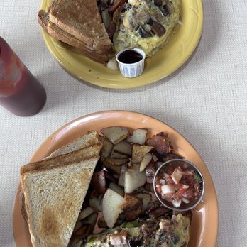 The Breadboard Restaurant - Magic mushroom omelette (top) and Breadboard omelette (bottom) - Breakfast & Brunch Near Me - Ashland, Oregon The Breadboard Restaurant - Magic mushroom omelette (top) and Breadboard omelette (bottom) - Breakfast & Brunch Near Me - Ashland, Oregon