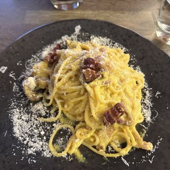 Ponti's Italian Kitchen - spaghetti de carbonara - Italian Near Me - London, XGL