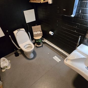 Hamptown Burger Tampere - All-gender restroom. May 2026 - Burgers Near Me - Tampere, 11