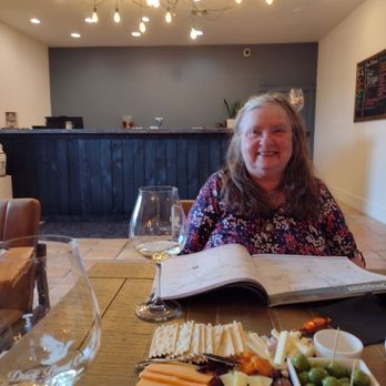 Duck Pond Cellars - Fun wine and food - Wineries Near Me - Dundee, Oregon