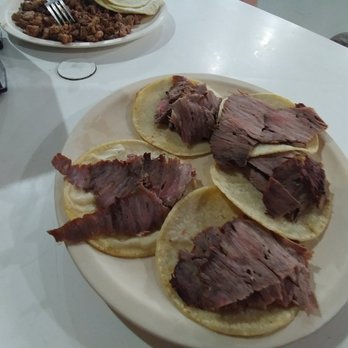 Tacos & Beer - Sirlion tacos...they slice this off a large meat cut. - Tacos Near Me - Acapulco, GRO