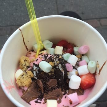 Yogo - Noget af det mest fantastiske jeg længe har smagt! Frozen yogurt er rigtig lækkert, og det er sundere end is! - Ice Cream & Frozen Yogurt Near Me - Aarhus Yogo - Noget af det mest fantastiske jeg længe har smagt! Frozen yogurt er rigtig lækkert, og det er sundere end is! - Ice Cream & Frozen Yogurt Near Me - Aarhus