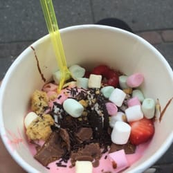 Yogo - Noget af det mest fantastiske jeg længe har smagt! Frozen yogurt er rigtig lækkert, og det er sundere end is!