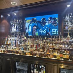 Churchill's Cigar Bar - Bar and tv