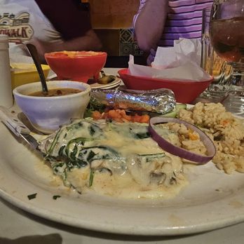 Lalo’s - Chicken with spinach in cream sauce - Mexican Near Me - Montgomery, Texas