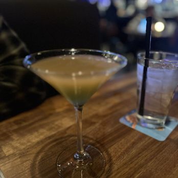 Yard House - Malibu Peach - New American Near Me - Virginia Beach, Virginia