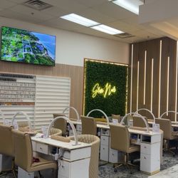 Gloss Nails & Spa