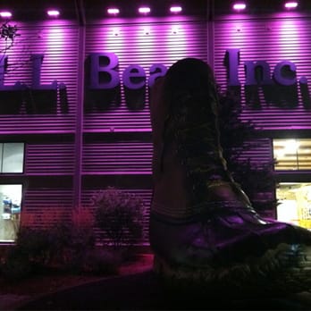 L.L. Bean - Night shot of the big hunting boot outside the main entrance. - Outdoor Gear Near Me - Freeport, Maine L.L. Bean - Night shot of the big hunting boot outside the main entrance. - Outdoor Gear Near Me - Freeport, Maine
