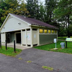 Pratts Falls Park - Clean and large restrooms