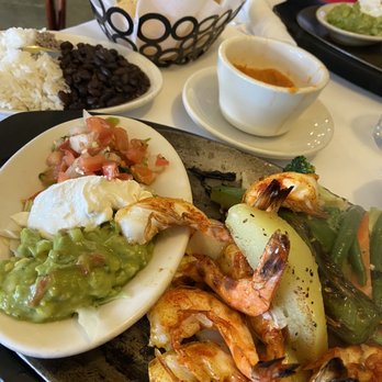 Samantha's Restaurant - Shrimp fajitas - Mexican Near Me - Silver Spring, Maryland
