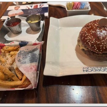 Gordon Ramsay Burger Las Vegas - Luxe Royale burger with Parmesan Truffle Fries - Burgers Near Me - Las Vegas, Nevada Gordon Ramsay Burger Las Vegas - Luxe Royale burger with Parmesan Truffle Fries - Burgers Near Me - Las Vegas, Nevada