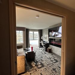 Silver Cloud Hotel - Tacoma Waterfront - Living room