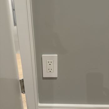 Area lectric - Newly installed outlet - Electricians Near Me Area lectric - Newly installed outlet - Electricians Near Me