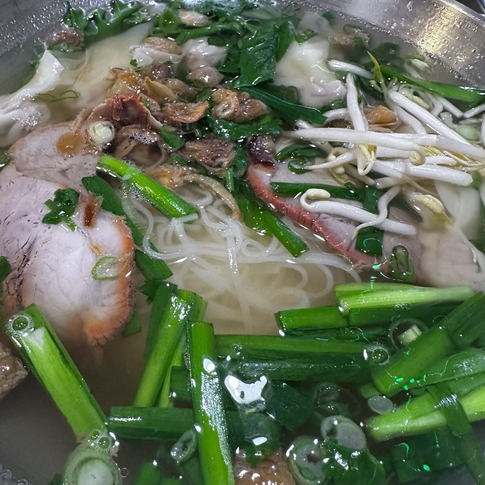 Pho Broadway - Wonton Noodle Soup-M Honh Thnh - Vietnamese Near Me - Littleton, Colorado