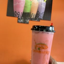 Poke & Tea - The inside and the Strawberry Milk Tea