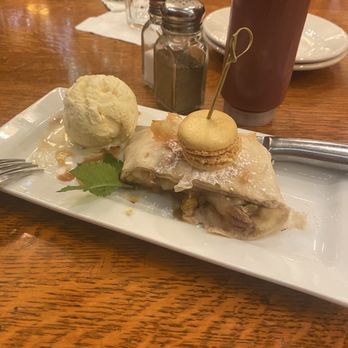 The Berghoff Restaurant - Apple Strudel - Bars Near Me - Chicago, Illinois The Berghoff Restaurant - Apple Strudel - Bars Near Me - Chicago, Illinois