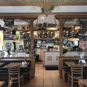 Farmer Boys - Virtually empty on a rainy Friday 3/2/18 - Burgers Near Me - Baldwin Park, California