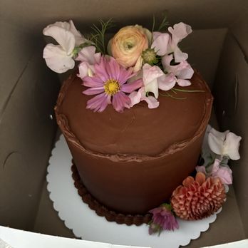 Camarillo Cupcake - Chocolate cake - Cupcakes Near Me - Camarillo, California Camarillo Cupcake - Chocolate cake - Cupcakes Near Me - Camarillo, California