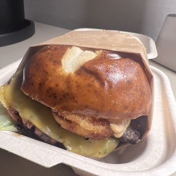 Veggie Grill by Next Level - Maverick Burger - Sandwiches Near Me - El Segundo, California