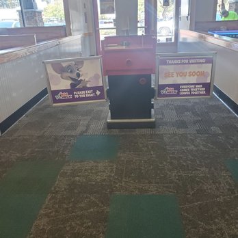 Chuck E. Cheese - No one here again, but this appears to be the norm, at least during the less busy times. - Pizza Near Me - San Diego, California