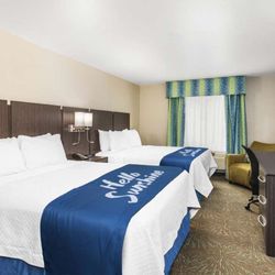Days Inn & Suites by Wyndham East Flagstaff - Guest room