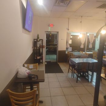 Somsri Thai Cuisine - From hallway - Thai Near Me - Winfield, Illinois