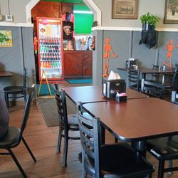 Zeke's Fish & Chips - Dining room.