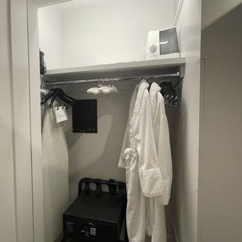 Grand Hyatt Vail - Closet with bathrobe, safety box & luggage rack - Hotels Near Me - Vail, Colorado