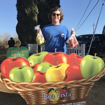 Boa Vista Orchards - Photo signs in pumpkin patch - Fruits & Veggies Near Me - Placerville, California Boa Vista Orchards - Photo signs in pumpkin patch - Fruits & Veggies Near Me - Placerville, California