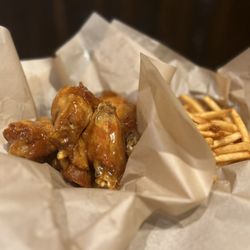 Plum Creek Farm Market & Creamery - Wings and fries