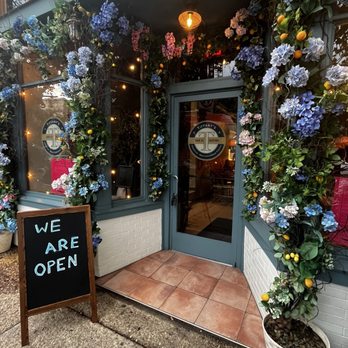 Tiffany's Bar and Bistro - Breakfast & Brunch Near Me - Washington, DC, District of Columbia