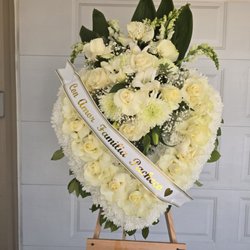 M&M Flower Design - Funeral arrangement