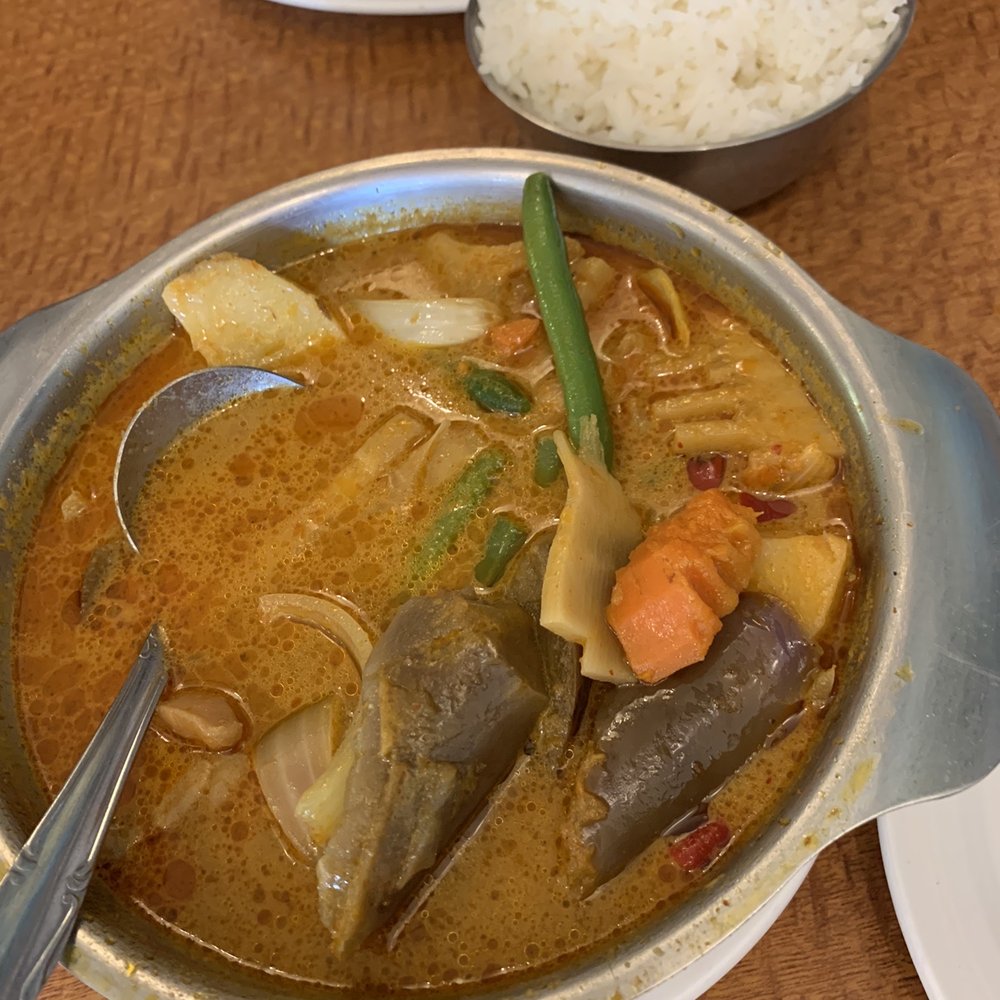 Annie's Cambodian - Red curry with chicken - comes with rice 3/5 - Cambodian Near Me - Eureka, California Annie's Cambodian - Red curry with chicken - comes with rice 3/5 - Cambodian Near Me - Eureka, California