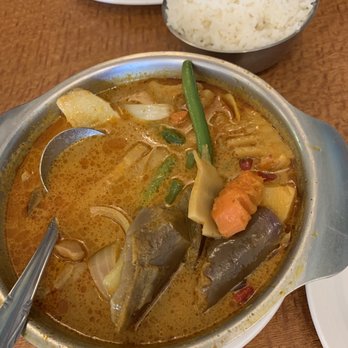 Annie's Cambodian - Red curry with chicken - comes with rice 3/5 - Cambodian Near Me - Eureka, California