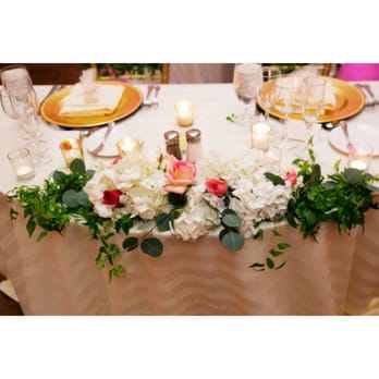 Soleil Flowers Designs - Sweetheart table decor - Florists Near Me Soleil Flowers Designs - Sweetheart table decor - Florists Near Me