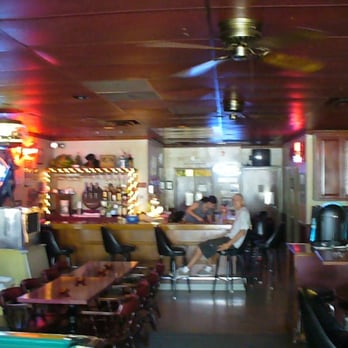 Doghouse Bar & Grille - people sitting at the bar - Bars Near Me - Grandview, Missouri Doghouse Bar & Grille - people sitting at the bar - Bars Near Me - Grandview, Missouri