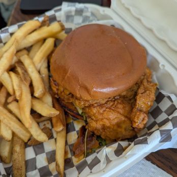 The Distillery Restaurant Victor - Hot honey chicken sandwich - Sports Bars Near Me - Victor, New York