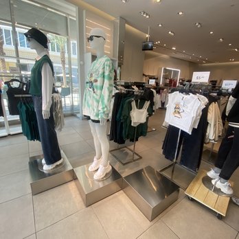 H&M - Inside - Men's Clothing Near Me - Palm Springs, California