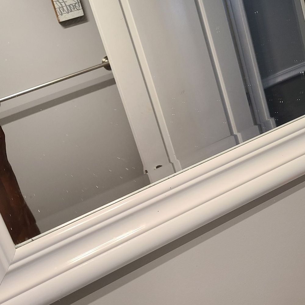 Guevara’s Cleaning Service - Dirty mirror - Home Cleaning Near Me - Chicago, Illinois Guevara’s Cleaning Service - Dirty mirror - Home Cleaning Near Me - Chicago, Illinois