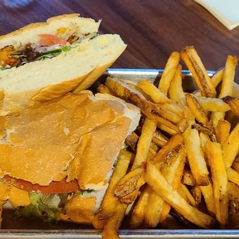 Nona Social Bar & Kitchen - Shrimp Po Boy - New American Near Me - Orlando, Florida