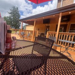 Ole Hickory Inn - Outside patio