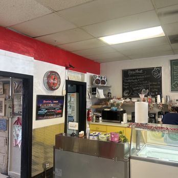 Scoop's Soups & More - Ice Cream & Frozen Yogurt Near Me - Clovis, California
