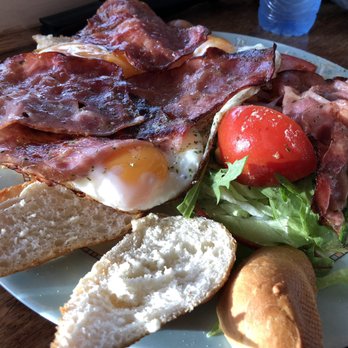 Broodje Bert - Bacon and fried egg sandwich - Breakfast & Brunch Near Me - Amsterdam, New Hampshire