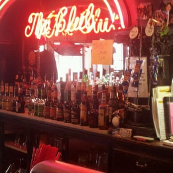 Club Crow - a bar with a neon sign - Bars Near Me - Cashmere, Washington